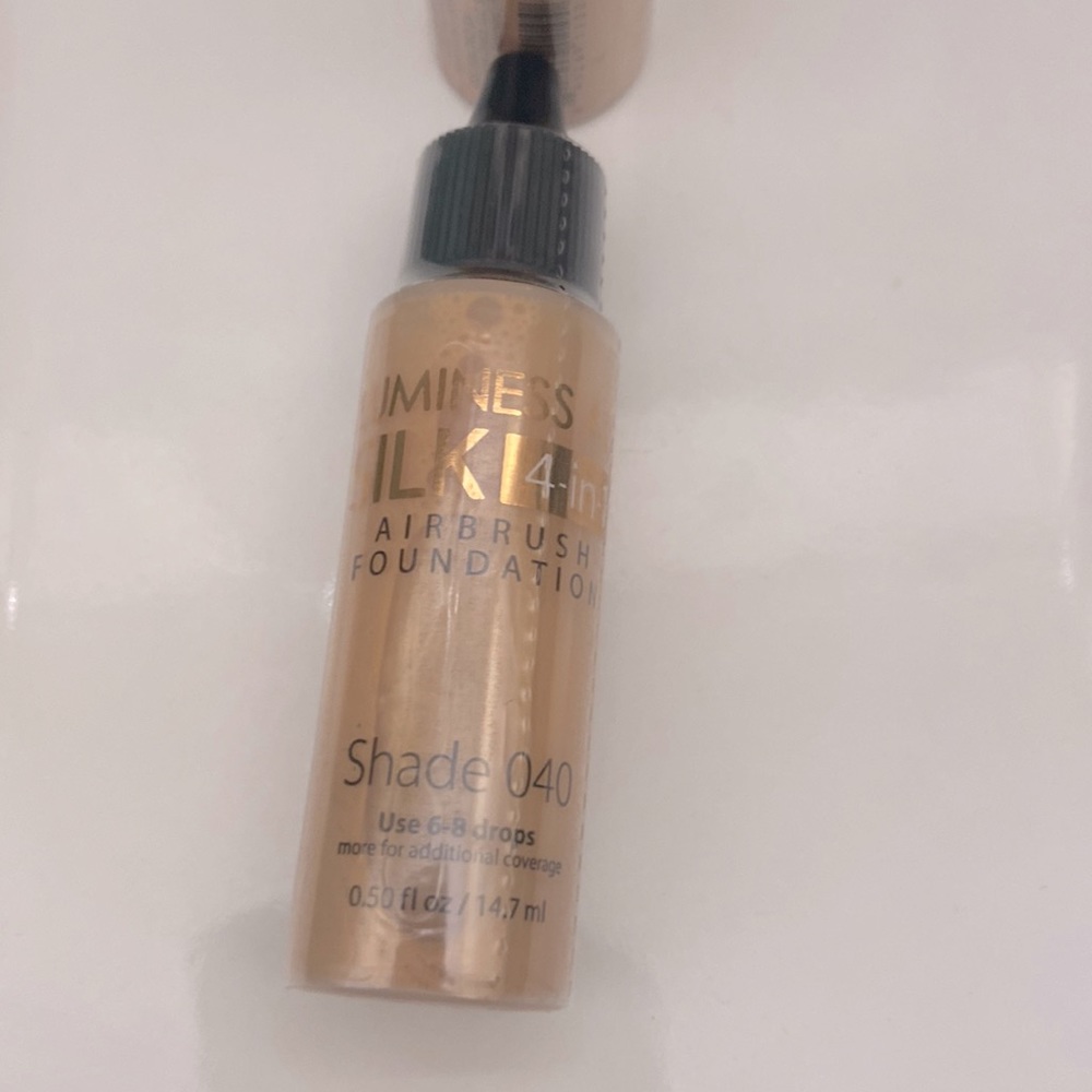 Luminess Air Silk 4 in 1 airbrush foundation in shade 040